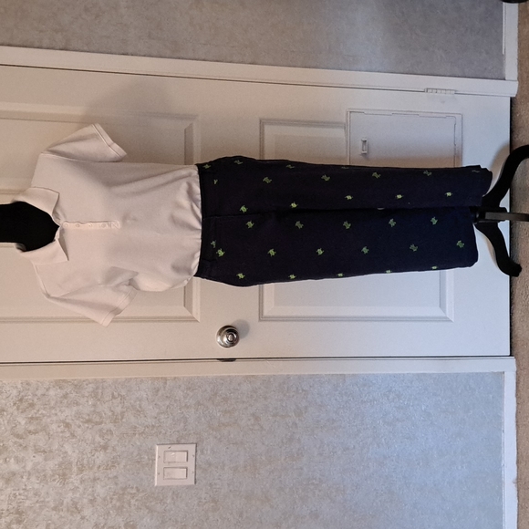 Briggs New York Size 12 cropped pants with small green frogs and White Button Do - Picture 3 of 8